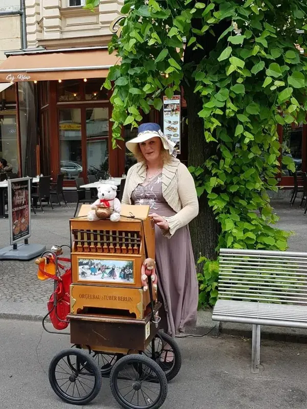 Orgel Anja (Anja Eisbrenner) in Schöneberg
